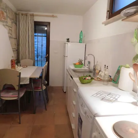 Agnes Apartment *